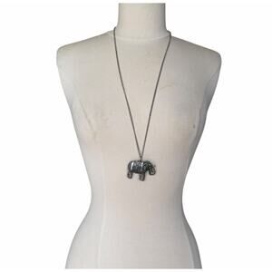 Retro Ornate Silver Tone Elephant Necklace – Large Detailed Carved Pendant